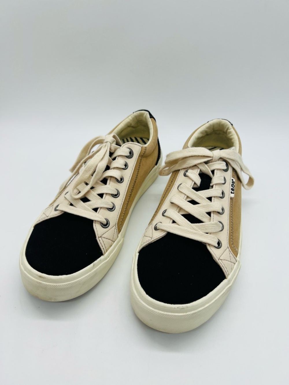 Taos Footwear Men’s Beige and Black Low-Top Lace up Sneakers Size 8